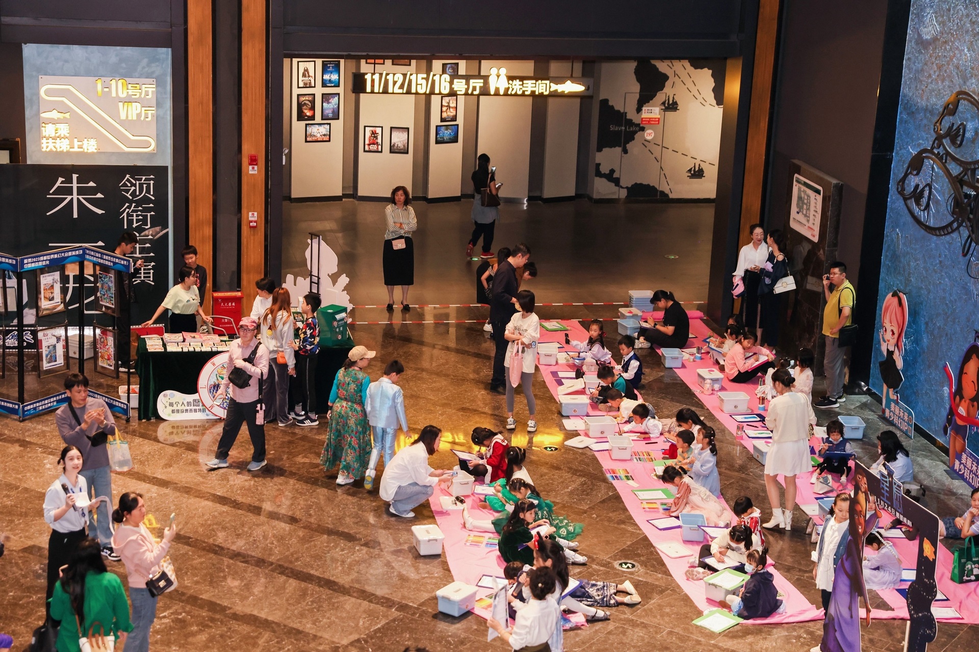 海口万达影城举办科幻动漫IP展11.30.jpg